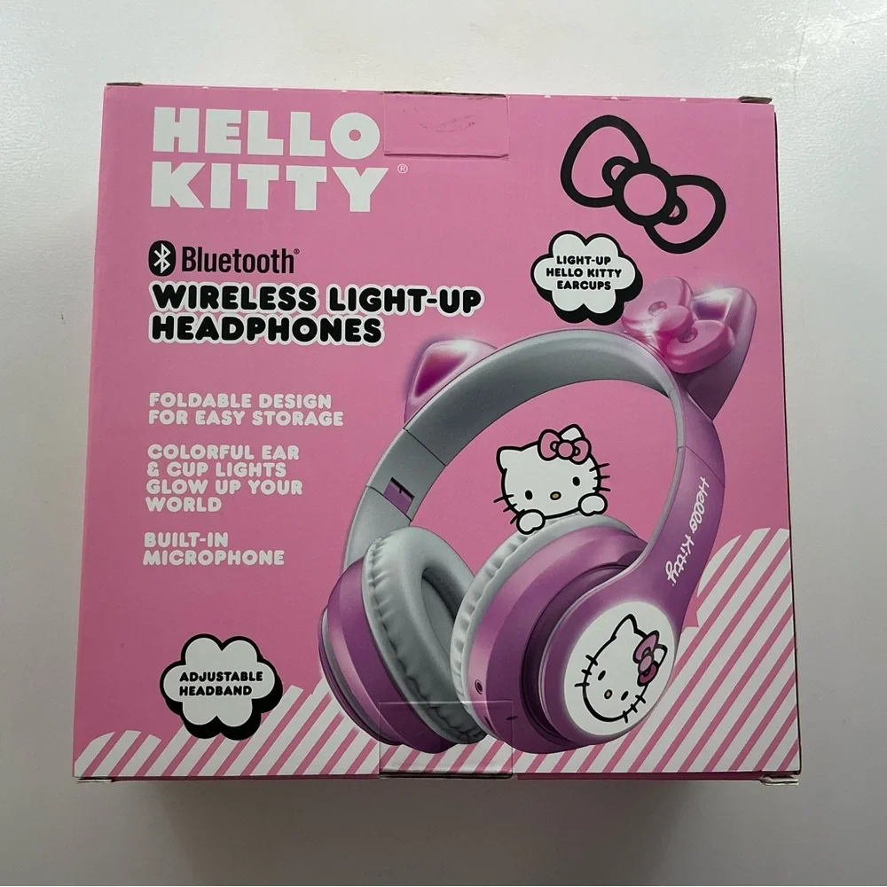 ! NEW! Sanrio Hello Kitty Pink Wireless Light-Up Headphones for Kids W/ Box